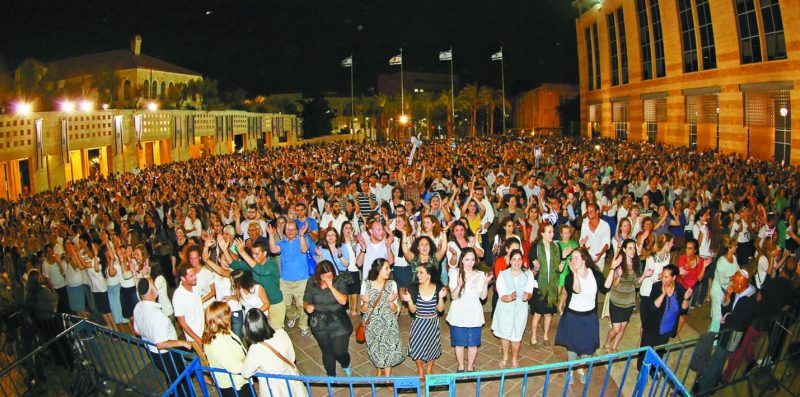 חגיגות ערב יום העצמאות בכיכר ספרא (צילום: מל בריקמן)