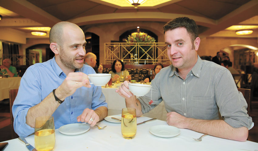 יהונתן כהן ועמית אהרנסון מסעדת לה רג'נס (צילום: ארנון בוסאני)