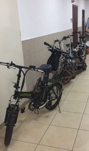 האופניים החשמליים שנתפסו (צילום: דוברות המשטרה)
