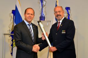 ראש העיר ניר ברקת ונשיא אולימפיאדת הילדים טורסן ראץ' (צילום: ג'קי לוי, באדיבות עיריית ירושלים)