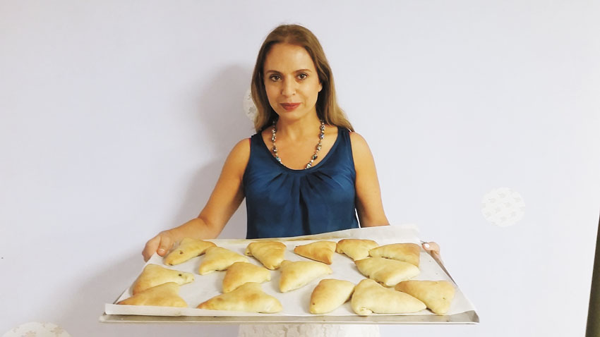 סיגל קליין בסדנת אפייה של מאפים ייחודים למטבח הערבי