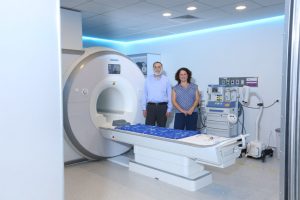 ד"ר תמר אלרם, מנהלת בית החולים, פרו"פ משה גמרי, מקופ"ח מאוחדת (צילום: שלומי כהן)