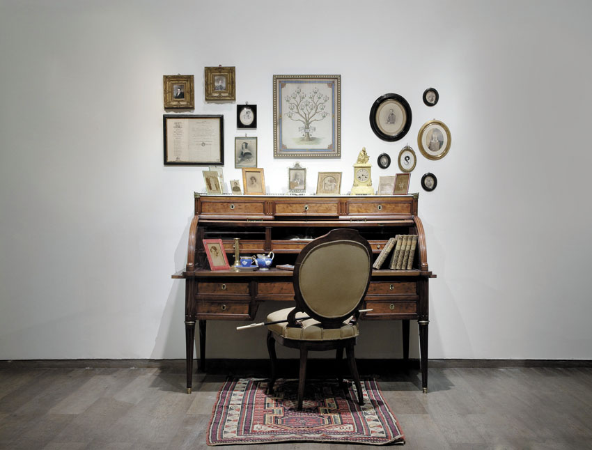 שולחן הכתיבה של היינרך היינה (צילומים: אלי פוזנר מוזיאון ישראל ירושלים)