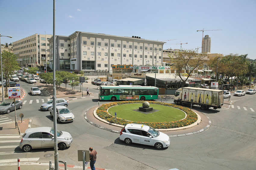 כיכר משודרגת ברחוב הסדנה (צילום: ארנון בוסאני)