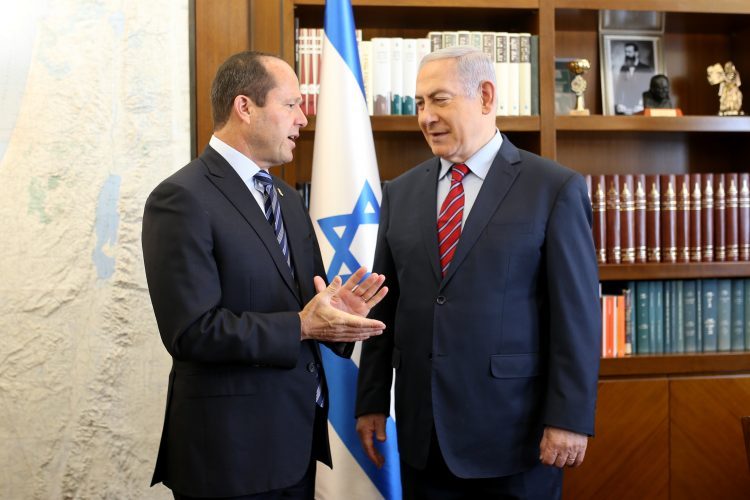 ראש הממשלה בנימין נתניהו וניר ברקת (צילום: אורן בן-חקון)
