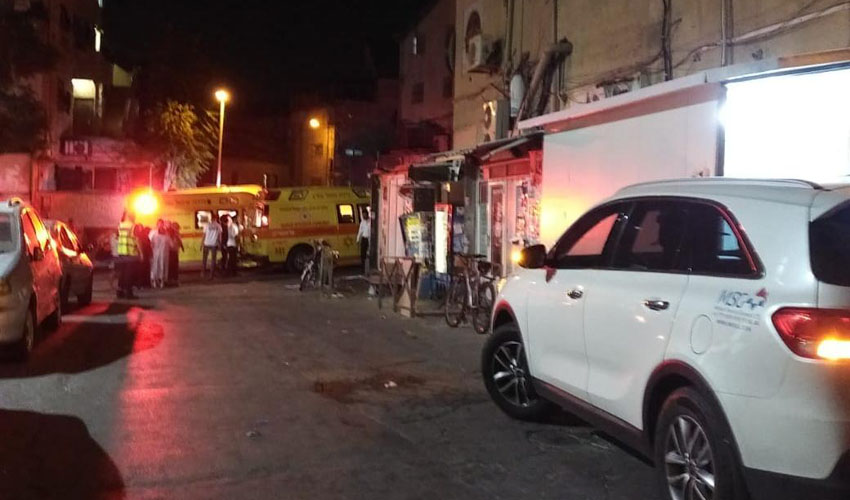 שריפה פרצה בדירה בשכונת בית ישראל; קשישה וצעיר נפגעו אנוש