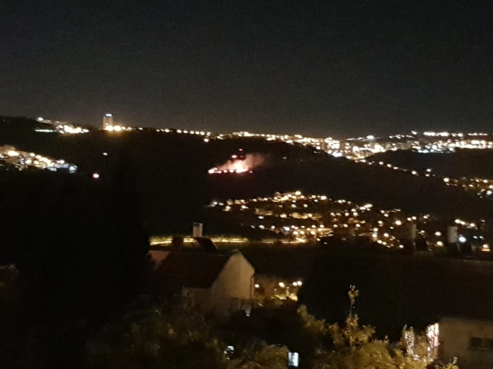 הלילה, שריפה פרצה ביער ירושלים: מטוסי כיבוי הוזנקו לאוויר