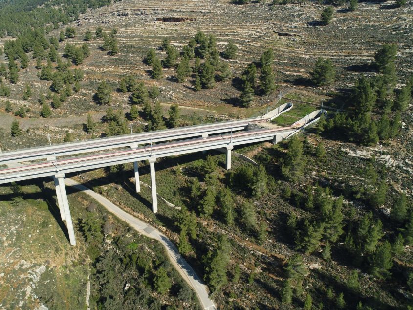 הקו המהיר של הרכבת ירושלים-נתב"ג (צילום: דוברות רכבת ישראל)