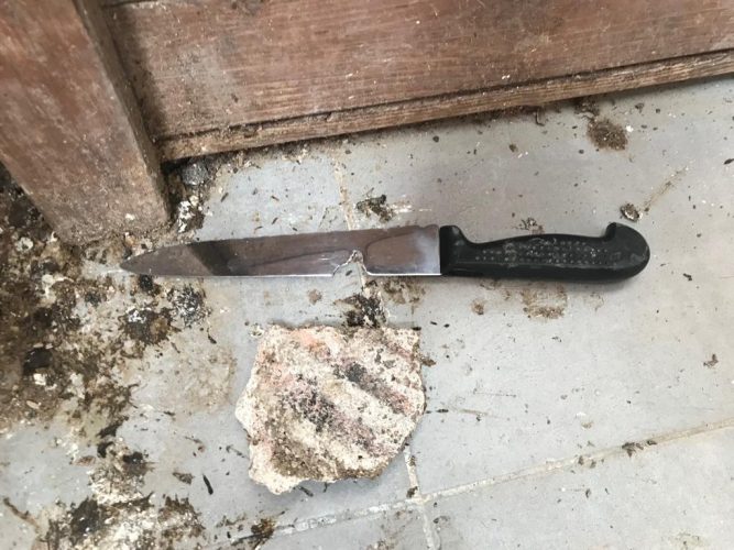 הסכין שנתפסה בזירת ניסיון הפיגוע בחברון (צילום: דובר צה"ל)