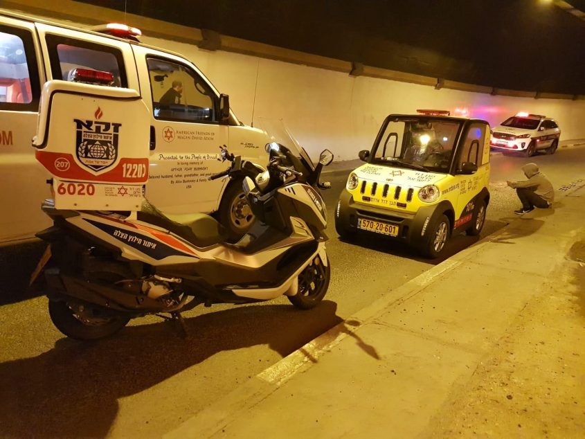 תאונת אופנוע במנהרת צה"ל (צילום: זק"א)