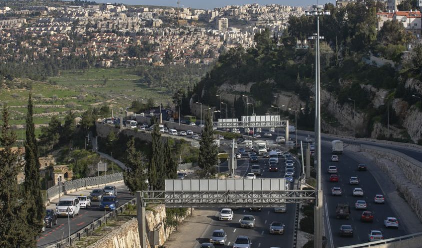 עומסי תנועה בירושלים (צילום: אוליבייה פיטוסי)