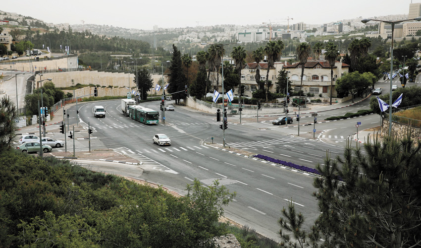 כביש גולדה מאיר רמות (צילום: שלומי כהן)