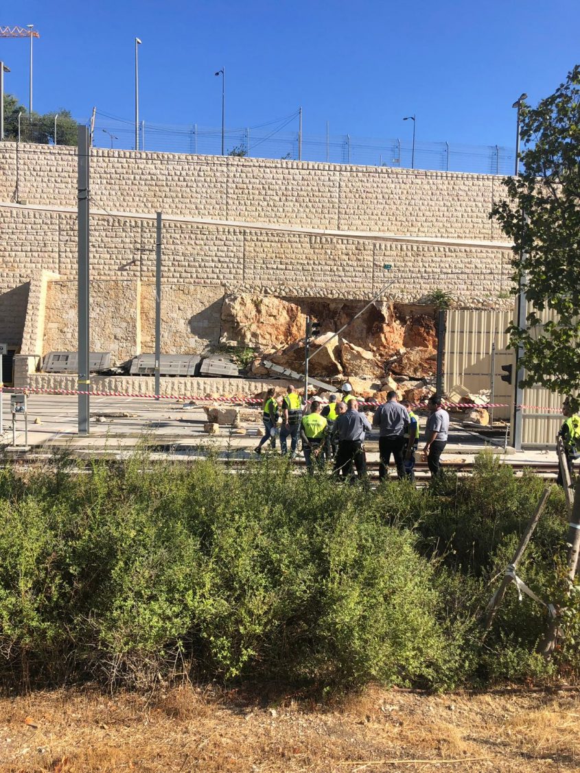 קריסת הקיר בדפו - הרכבת הקלה ירושלים, 29.7.19 (צילום: פרטי)