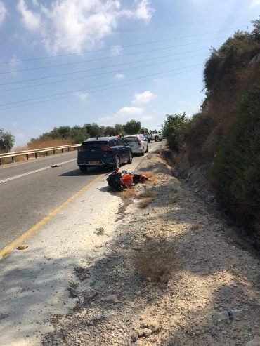 רוכב אופנוע נהרג בכביש נס הרים, שבת בבוקר (צילום: תיעוד מבצעי מד"א)
