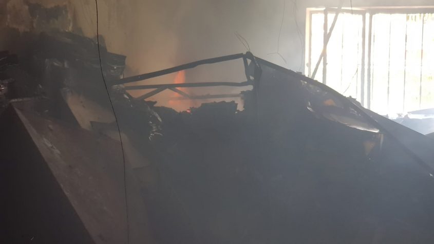 שריפה בבניין רשות השידור ברוממה (צילום: דוברות כבאות והצלה ירושלים)