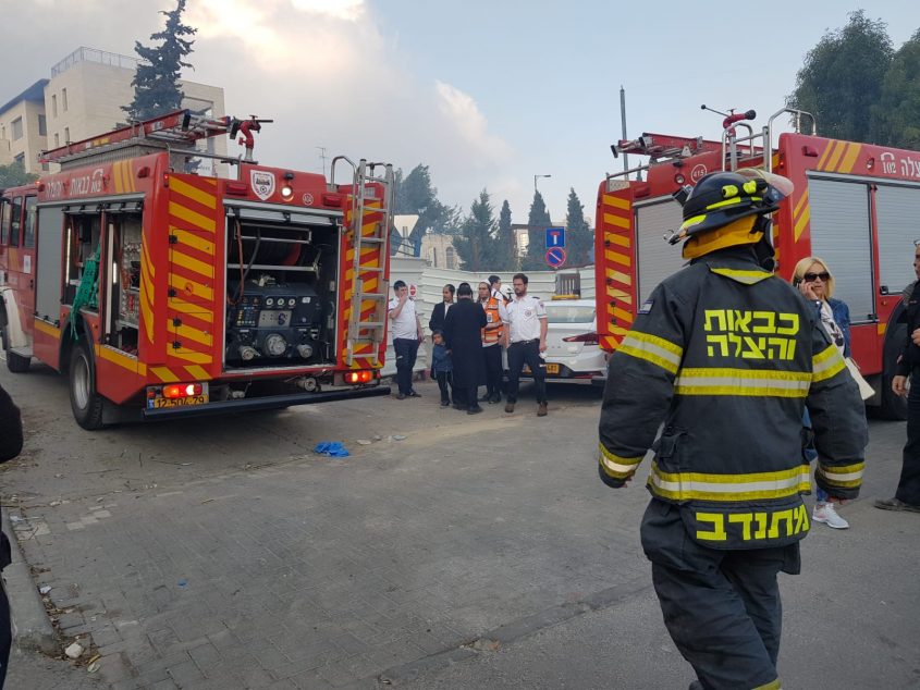 זירת השריפה ברחוב הנביאים (צילום: כבאות והצלה ירושלים)