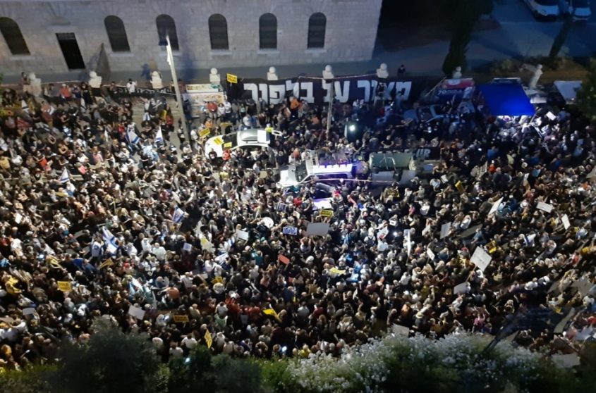 ההפגנה מול בית ראש הממשלה ברחוב בלפור (צילום: אורי ברייטמן)
