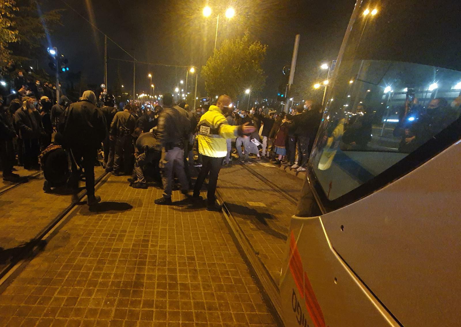 הלילה השלישי ברציפות: עשרות התפרעו על רקע מות הנער במרדף משטרתי, 28 נעצרו