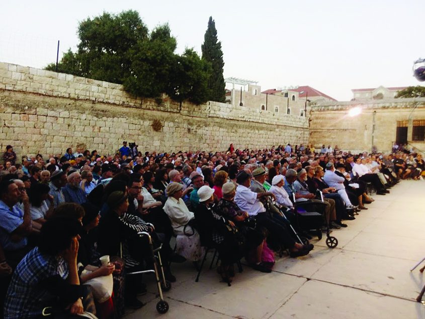 האירוע לציון 50 שנה למותו של ר' אריה לוין בחצר מוזיאון אסירי המחתרות, קיץ 2019 (צילום: אדם אקרמן)