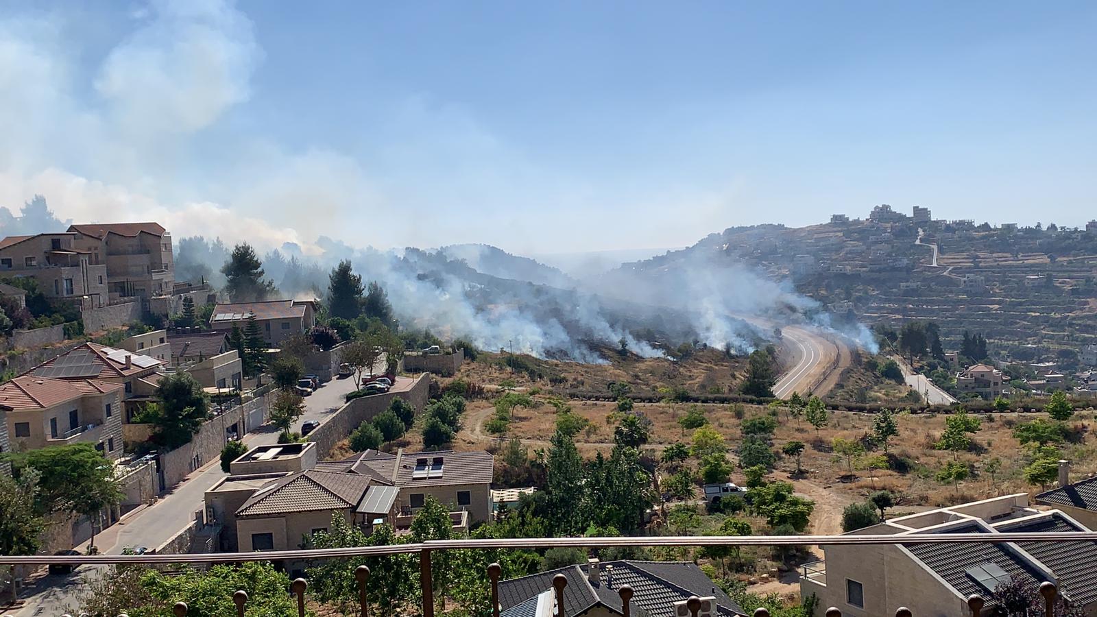 השריפה סמוך להר אדר (צילום: משה לוי)