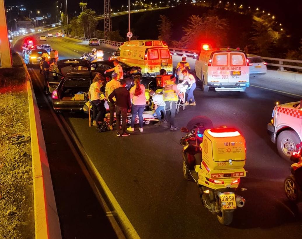 הערב, רביעי – תאונת דרכים קשה בצומת גינות סחרוב: 2 פצועים פונו לבית החולים