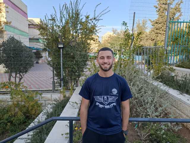מתנדב מכל הלב: הכירו את הנער מארגון סח"י שדואג לדיירי הרחוב בירושלים