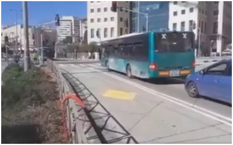 נתיב התחבורה הציבורית החדש ברחוב יפו (צילום: באדיבות ארגון '15 דקות')