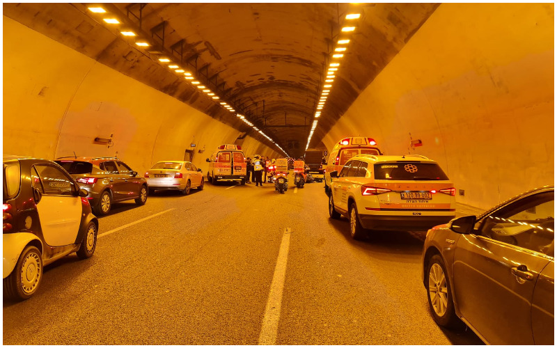 זירת התאונה במנהרת הראל (צילום: דוברות איחוד הצלה)