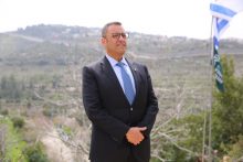 משה ליאון בעין לבן (צילום: ארנון בוסאני)