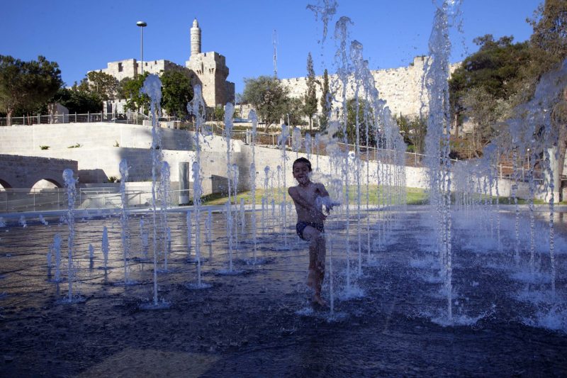 המזרקות בפארק טדי (צילום: ששון תירם, באדיבות הקרן לירושלים)