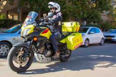 פראמדיק מד"א רכוב על אופנוע (צילום: תיעוד מבצעי מד"א)