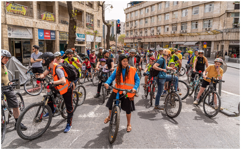 רכיבה קהילתית של 'אופניים בשביל ירושלים' (צילום: איתן בינו)