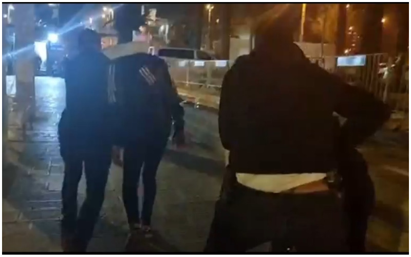 מעצר חשודים הלילה בשער שכם (צילום: דוברות המשטרה)