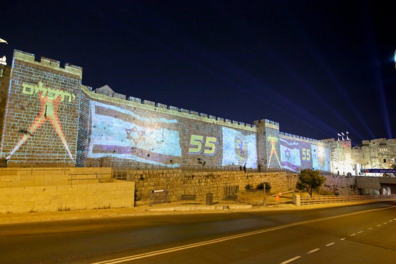 חומות העיר העתיקה מוארות לכבוד יום ירושלים (צילום: ארנון בוסאני)