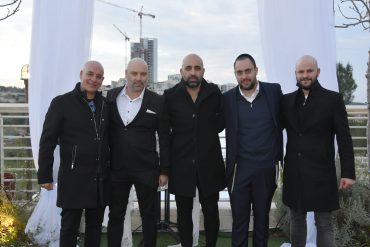 האחים מלול - (משמאל) מושיקו, יניב, כפיר, רפאל וטל (צילום: באדיבות המשפחה)