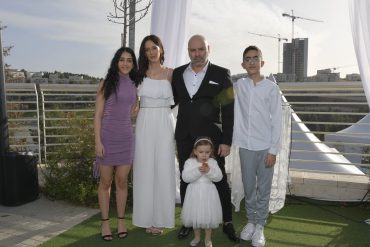 משמאל: לירי, מלני, יניב ז"ל, אמיתי ועפרי (צילום: באדיבות המשפחה)