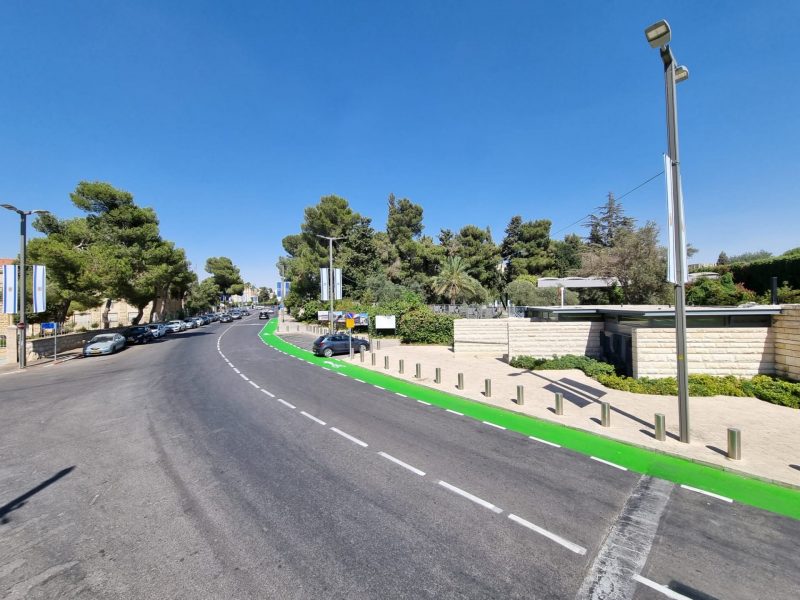 שביל אופניים טקטי בשדרות הנשיא (צילום: עיריית ירושלים)