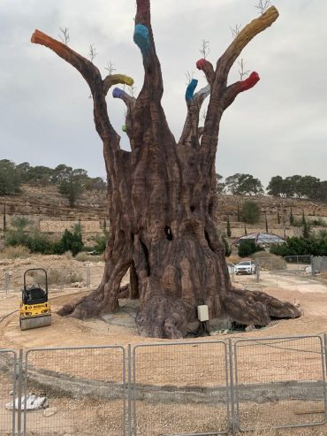 פסל עץ החיים (צילום: אדם אקרמן)