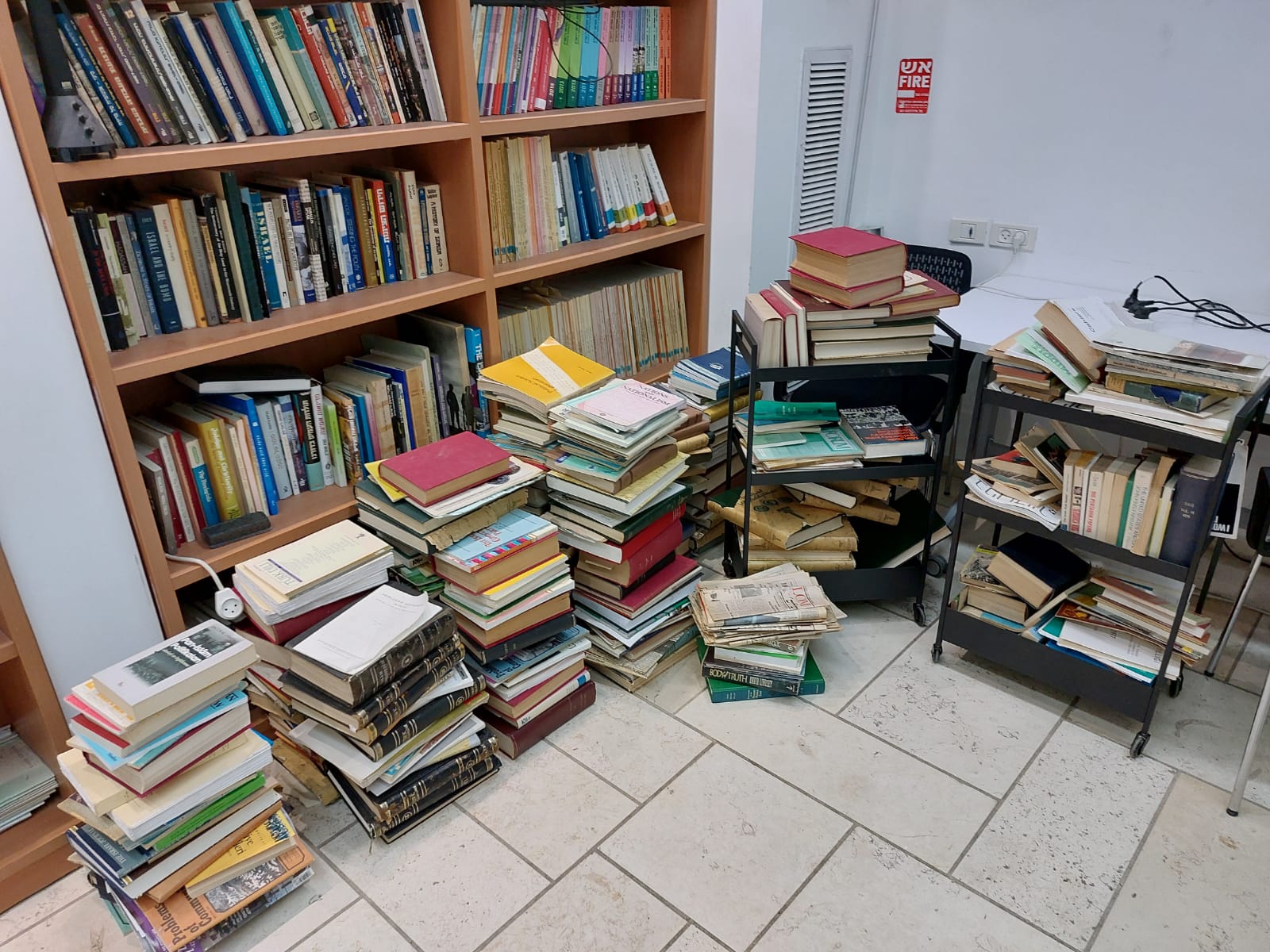 אחרי שנמצאו במכולה בקטמון – עובדי העירייה העבירו את ספריו של החוקר פרופ' יעקב לנדאו לידי החוקרים במכון ירושלים