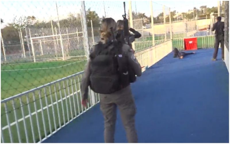 נטרול המחבל במגרש הכדורגל בשייח ג'ראח (צילום: דוברות המשטרה)