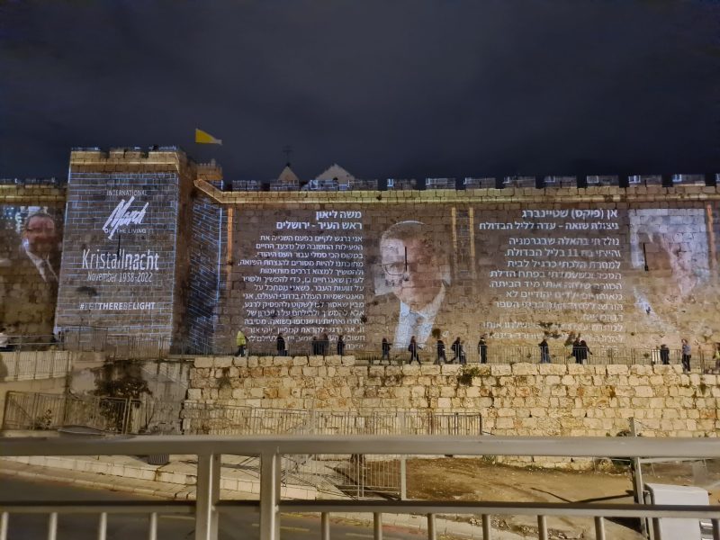 84 years since the Kristallnacht pogrom – messages of hope were projected on the walls of the old city