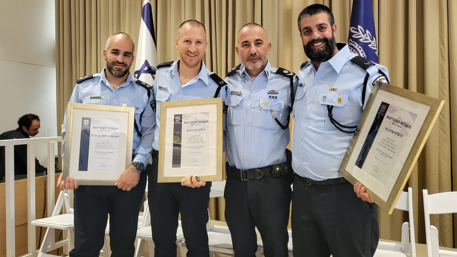 גאווה מקומית: שלושה משוטרי מחוז ירושלים זכו להוקרה מיוחדת והוענקו להם אות מצטיין נשיא המדינה
