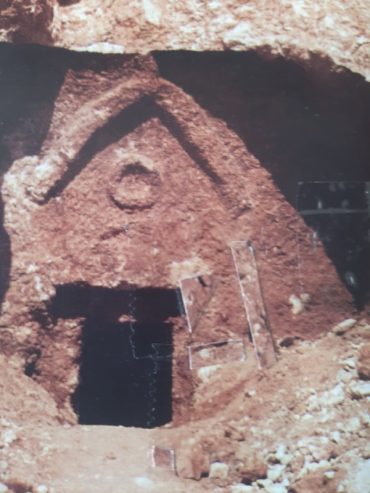 פתח מערת תלפיות בזמן גילויה (צילום: באדיבות שמחה יעקובוביץ)