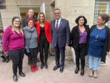 משה ליאון עם נשות האגודה לבריאות הציבור (צילום: פרטי)