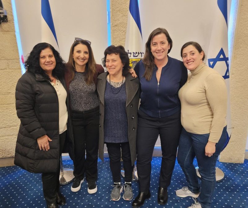 מימין - מורן שמואלוף, ענבר לזר, לורה ורטון, פלר חסן נחום, אורלי בן אהרון (צילום: עיריית ירושלים)