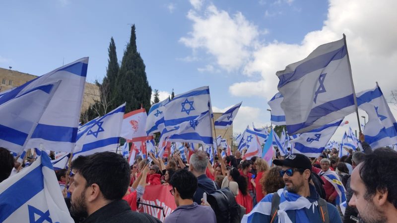 ההפגנה כעת מול הכנסת (צילום: שומרים ושומרות על הבית המשותף)