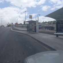 רחוב משודרג ללא בורות נטיעה בדרך משה ברעם (צילום: ברחובות שלנו)