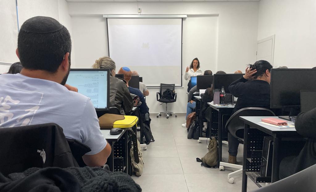 בעלות מסובסדת: תוכנית הכשרה ייחודית בירושלים למקצועות הדיגיטל המיועדת לבני 40 פלוס