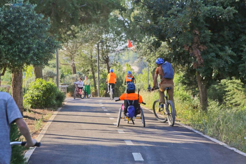 שביל האופניים בעמק הצבאים (צילום: ארנון בוסאני)