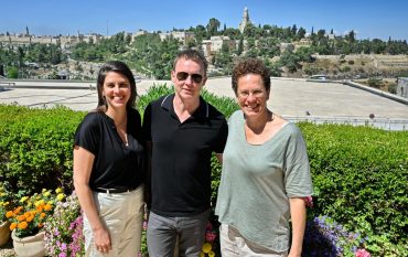 מנהלת חממות סם שפיגל מור אלדר, התסריטאי והמפיק נציג נטפליקס ג'ו פרצ'יו, מנהלת סם שפיגל דנה בלנקשטיין-כהן (ללא קרדיט - מאושר לשימוש)